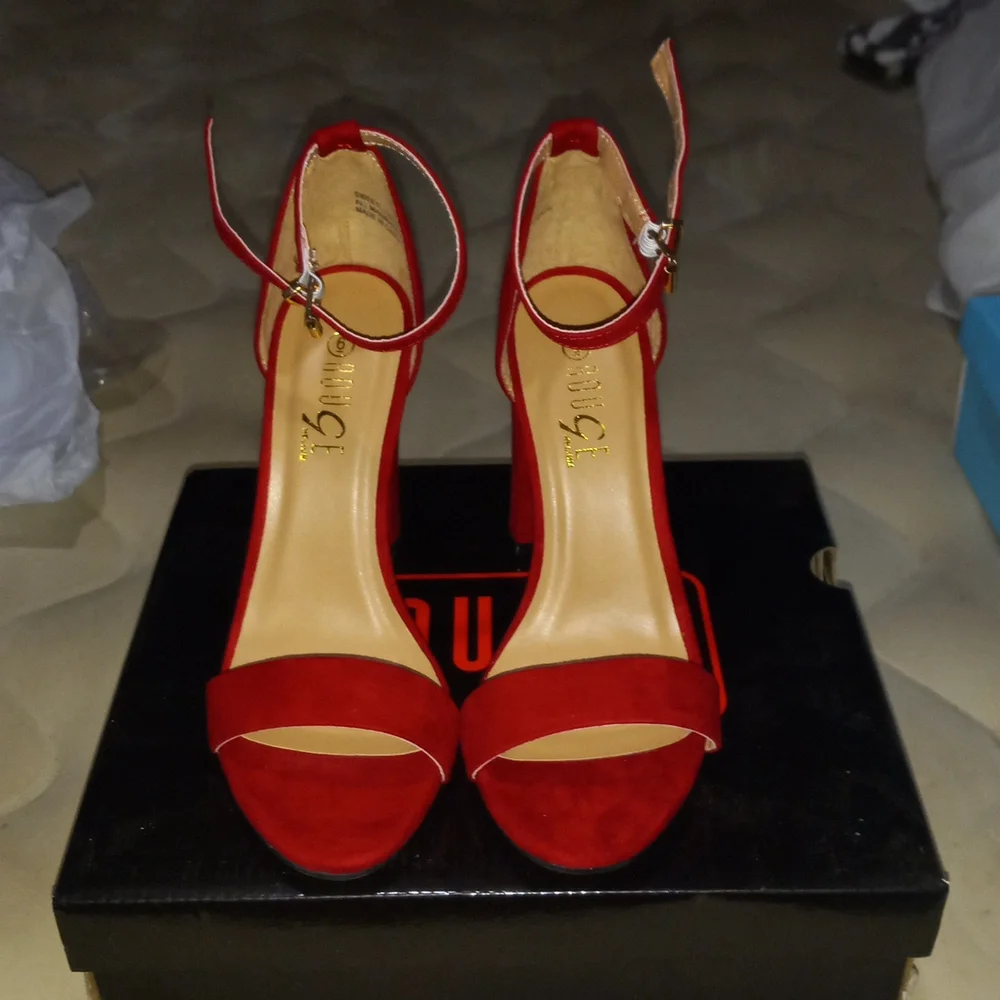 Shoes - Picture 4 of 4